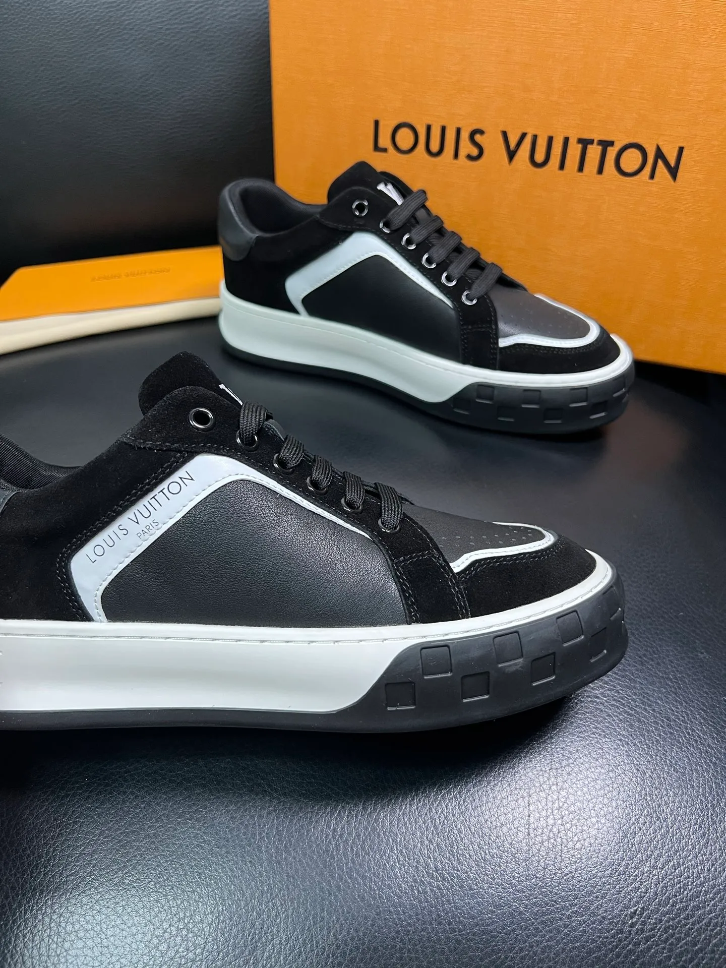 Men's shoes 💰740 Lv top purchase Louis Vuitton, counter synchronization, uppers imported from Italy cowhide, imported mesh padding soft and comfortable, soles: original soles specially provided by the original factory, T men's shoes 💰U exclusive movable molded soles super comfortable, original factory and single goods, high quality, welcome to compare, code number 39-44 (customized 38-45) 85858